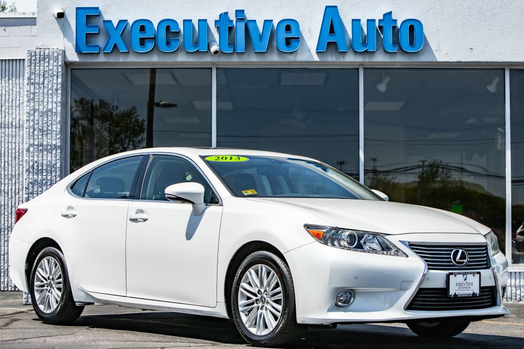 2013 Lexus ES Image 1