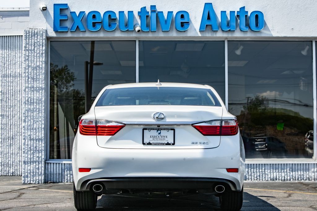 2013 Lexus ES Image 6