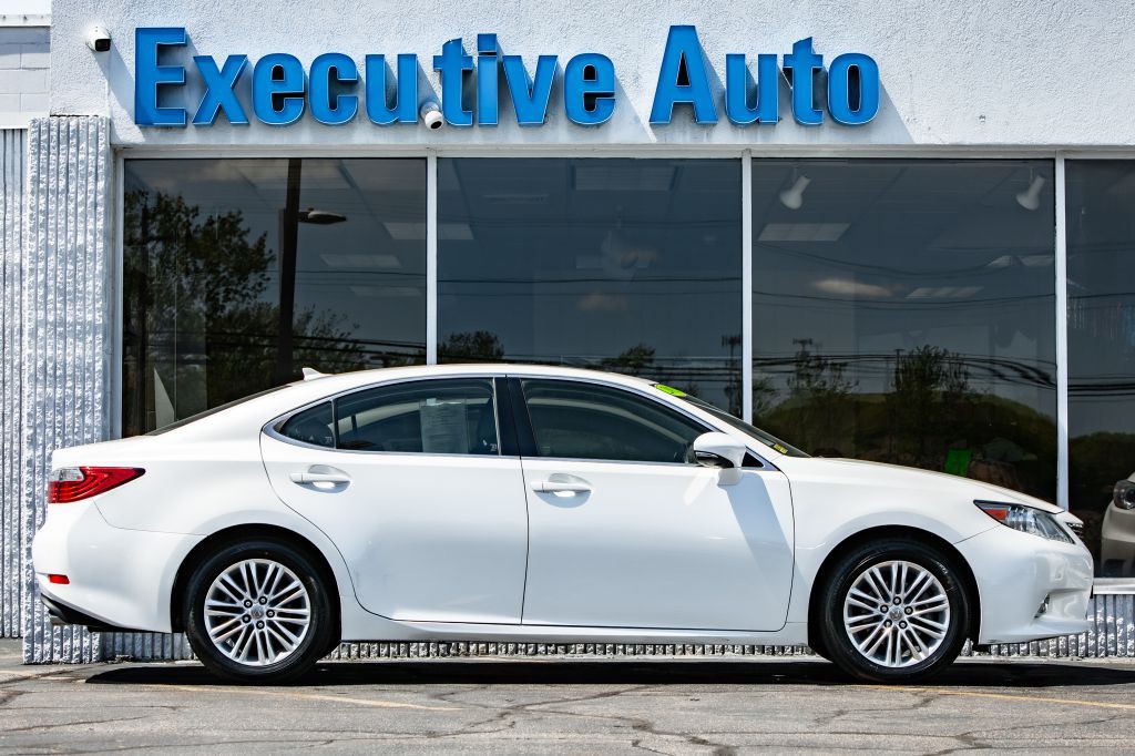 2013 Lexus ES Image 8