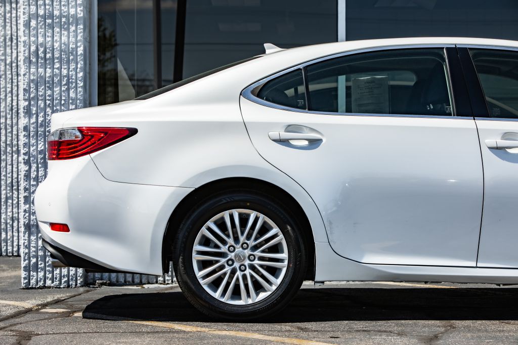 2013 Lexus ES Image 9