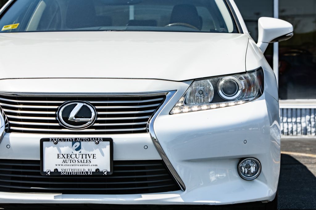 2013 Lexus ES Image 13