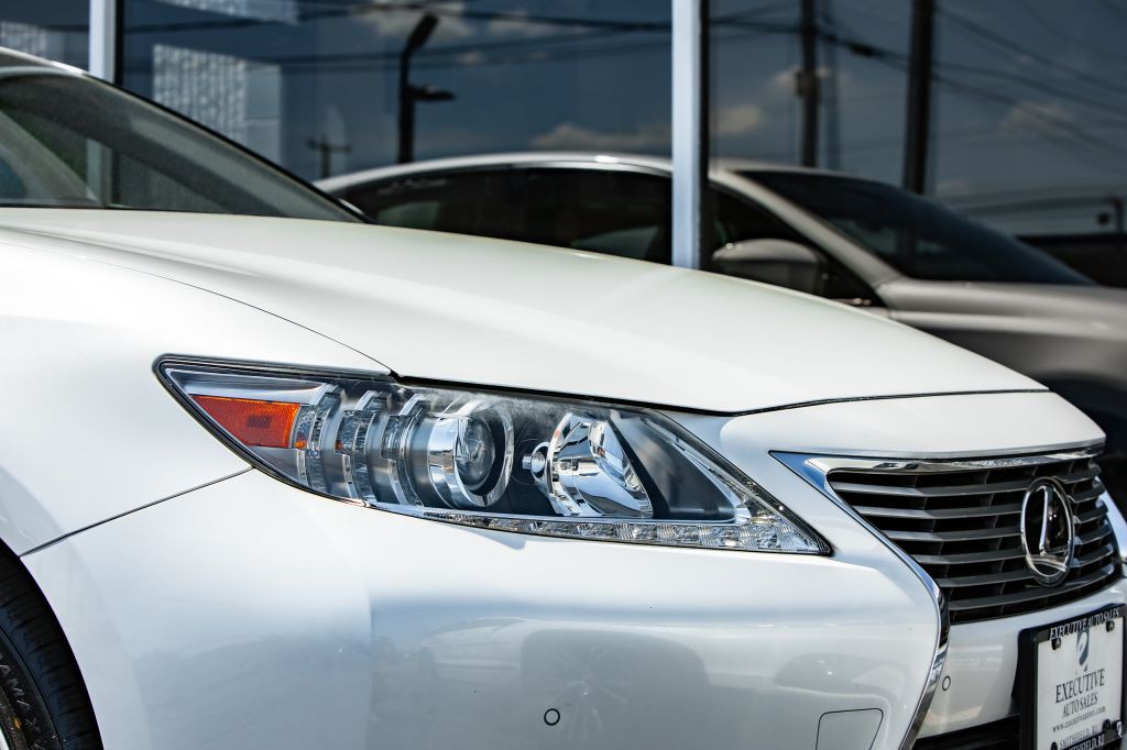 2013 Lexus ES Image 15