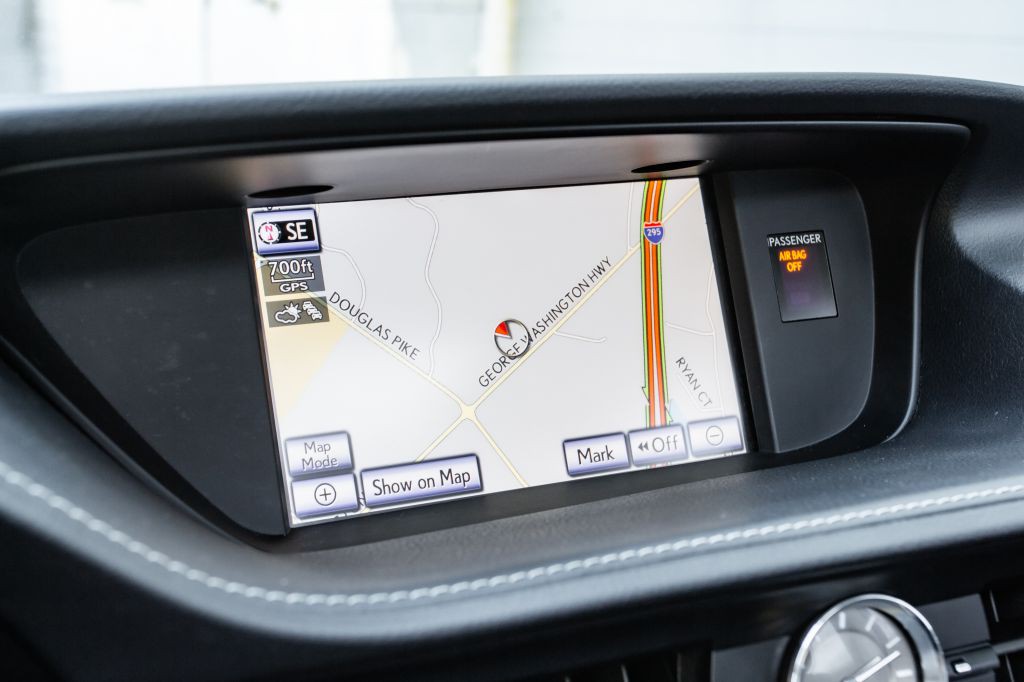 2013 Lexus ES Image 21