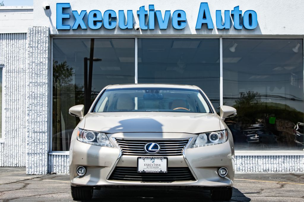 2015 Lexus ES Image 2