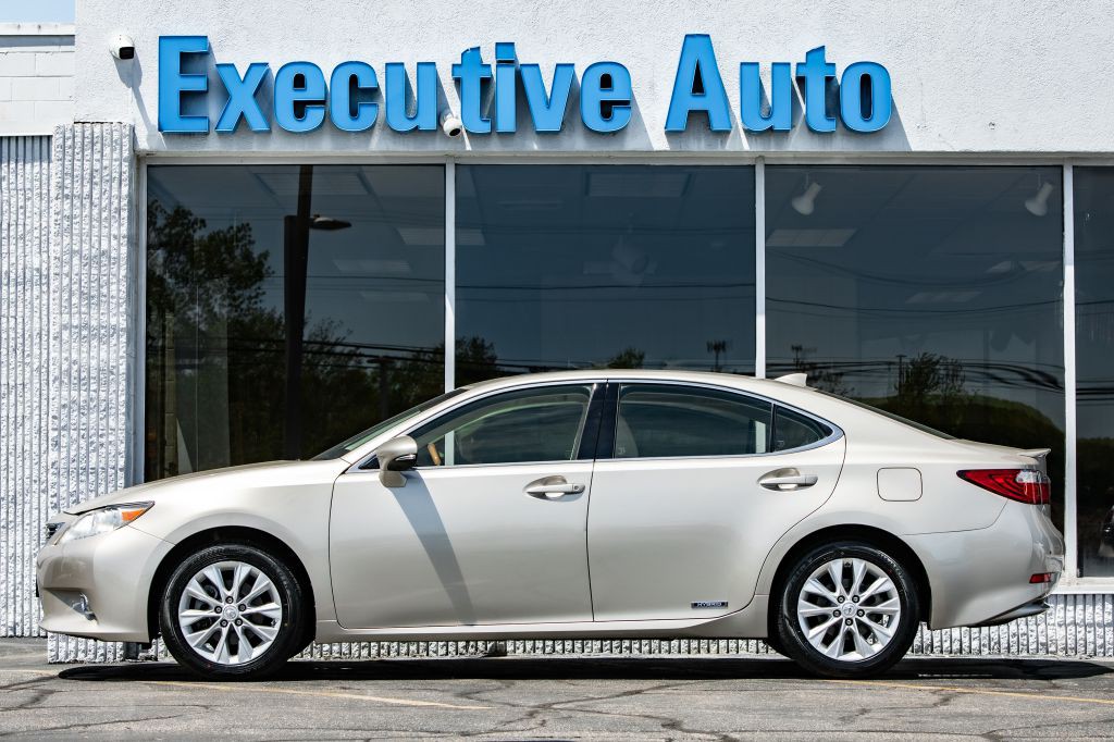 2015 Lexus ES Image 4