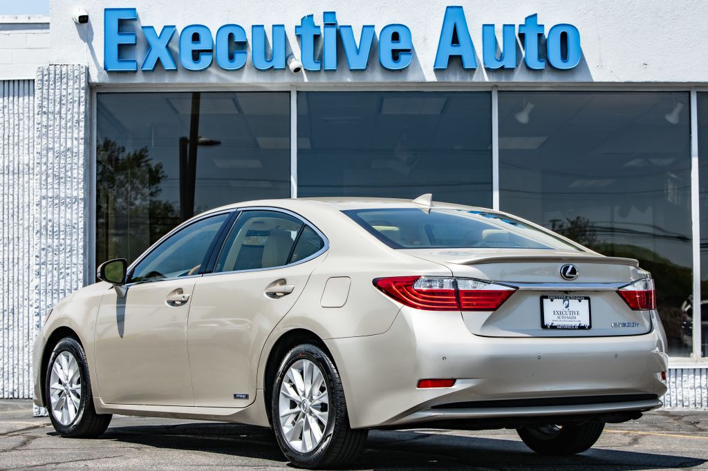 2015 Lexus ES Image 5