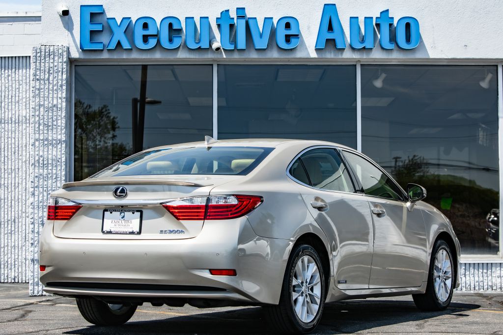 2015 Lexus ES Image 7