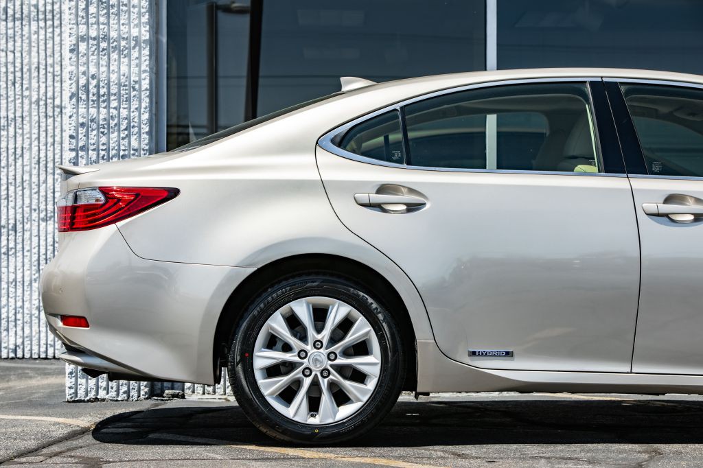 2015 Lexus ES Image 9