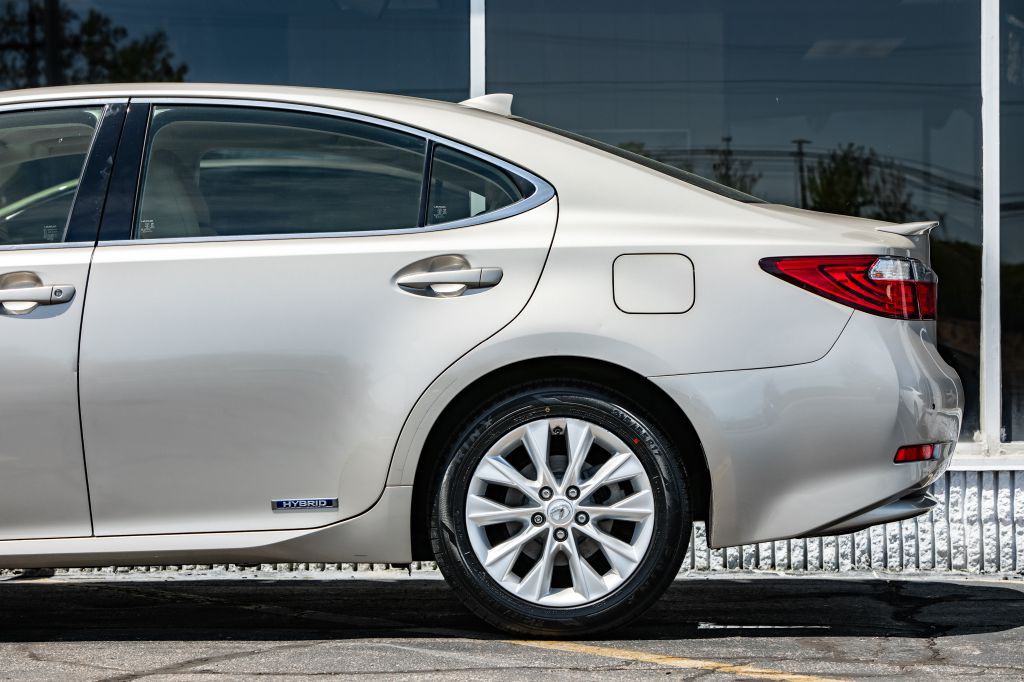 2015 Lexus ES Image 12