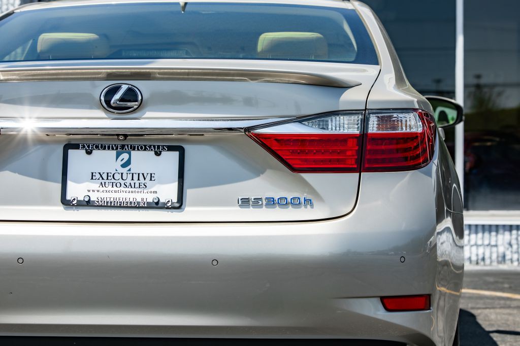 2015 Lexus ES Image 14