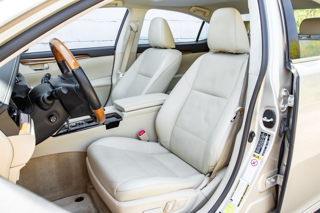 2015 Lexus ES Image 24