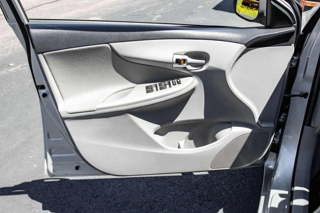 2011 Toyota Corolla Image 24