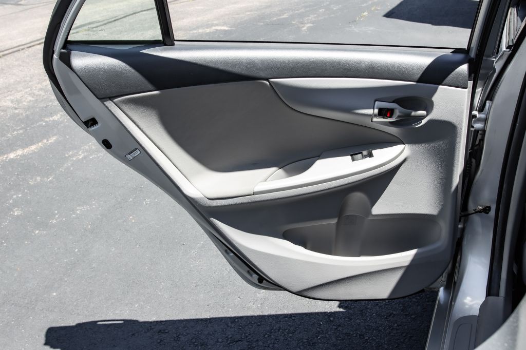 2011 Toyota Corolla Image 25