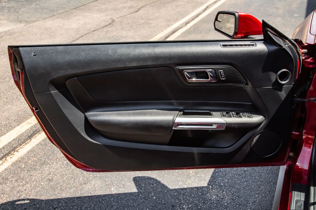 2016 Ford Mustang Image 23