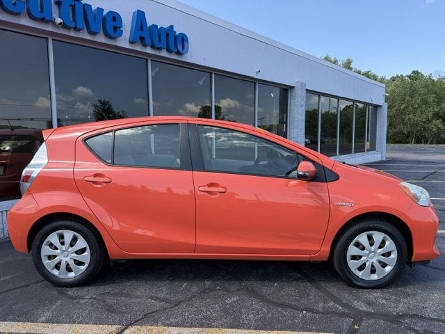 2013 Toyota Prius Image 2