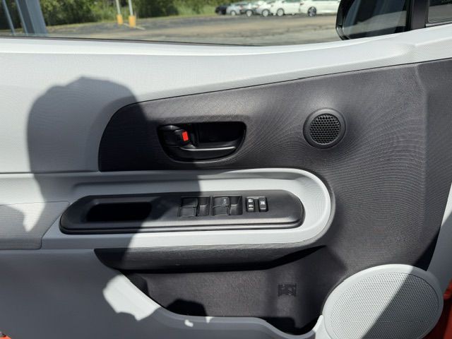 2013 Toyota Prius Image 10