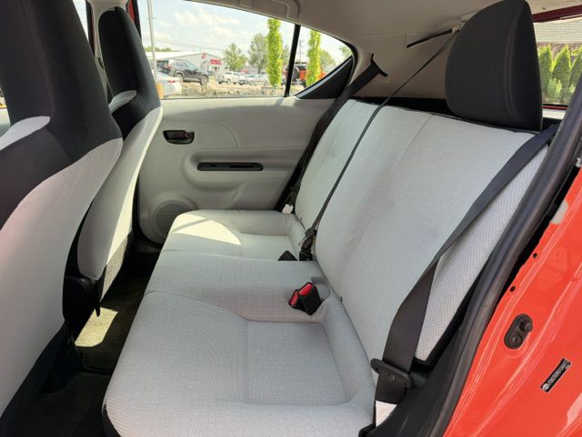 2013 Toyota Prius Image 11