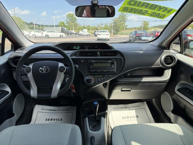 2013 Toyota Prius Image 12