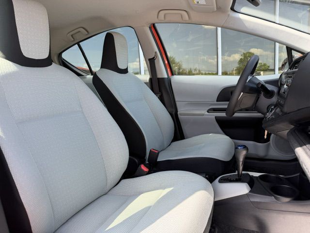 2013 Toyota Prius Image 14