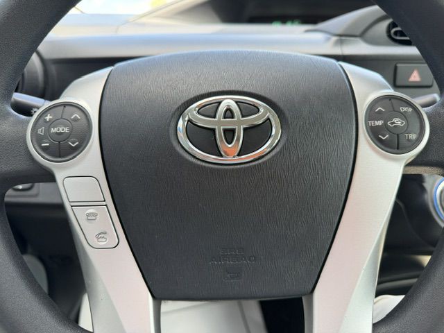 2013 Toyota Prius Image 16