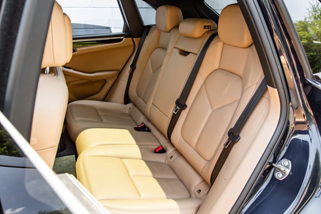 2020 Porsche Macan Image 25