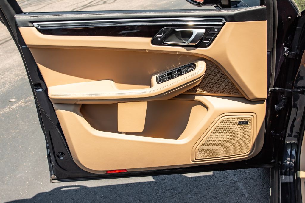 2020 Porsche Macan Image 26