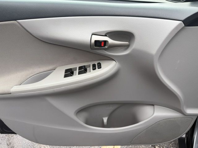 2013 Toyota Corolla Image 9