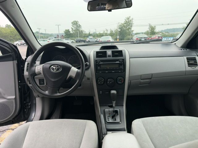2013 Toyota Corolla Image 11
