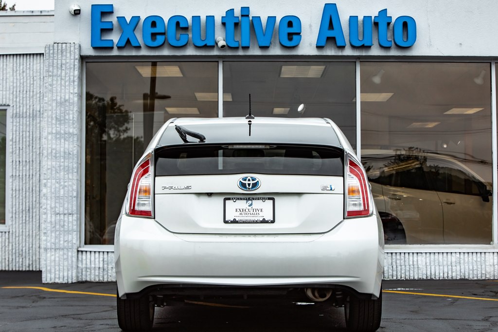 2015 Toyota Prius Image 6