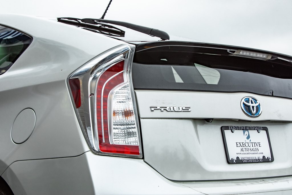 2015 Toyota Prius Image 16