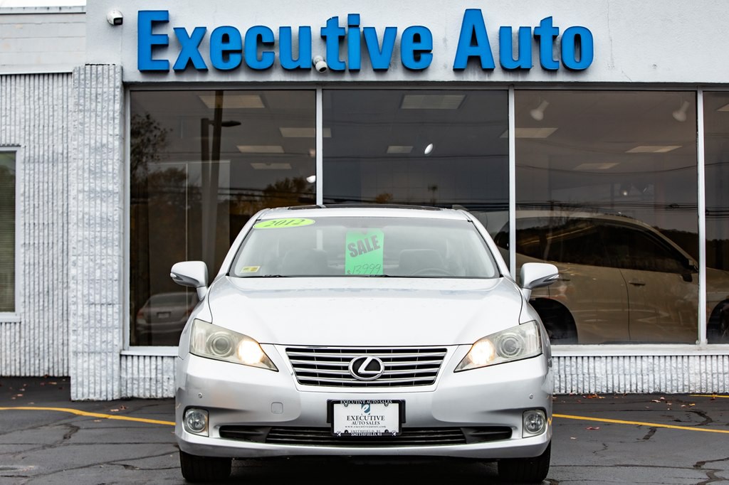 2012 Lexus ES Image 2