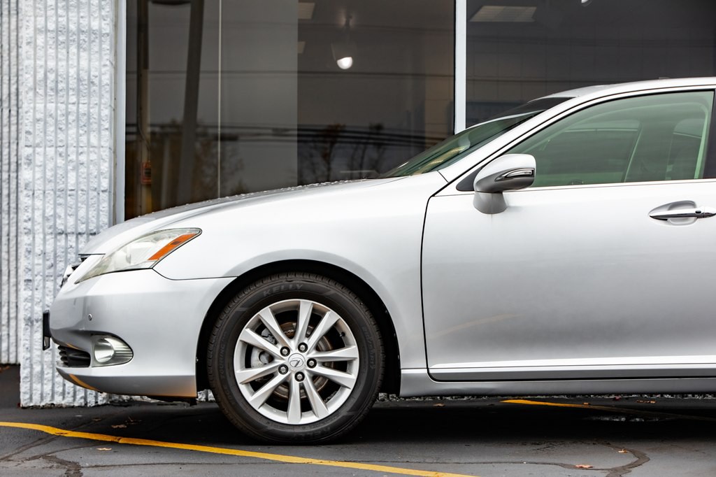 2012 Lexus ES Image 9