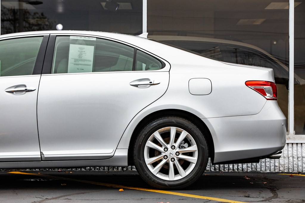 2012 Lexus ES Image 10