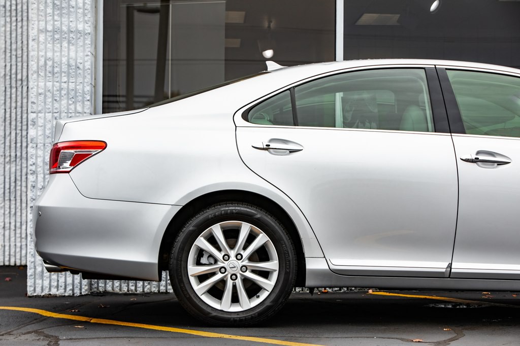2012 Lexus ES Image 11