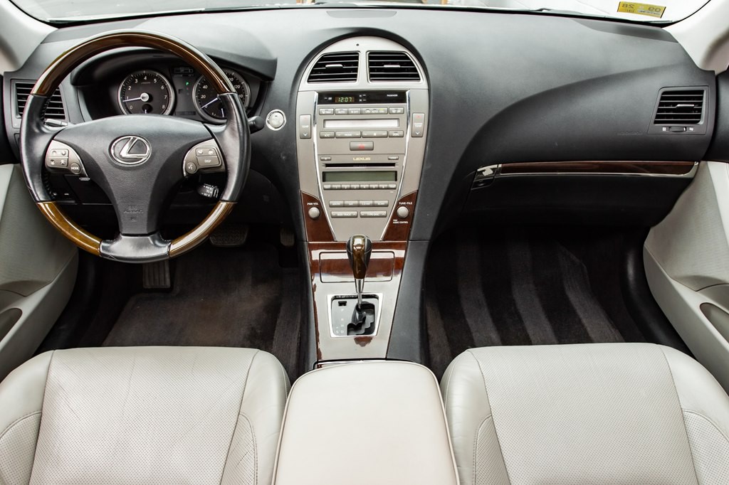 2012 Lexus ES Image 18