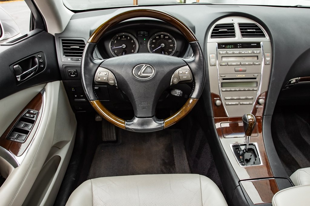 2012 Lexus ES Image 19