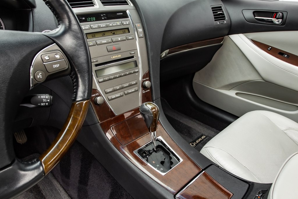 2012 Lexus ES Image 21