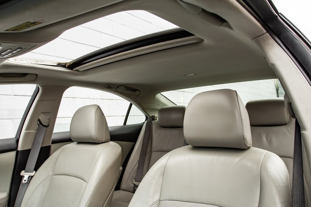 2012 Lexus ES Image 23