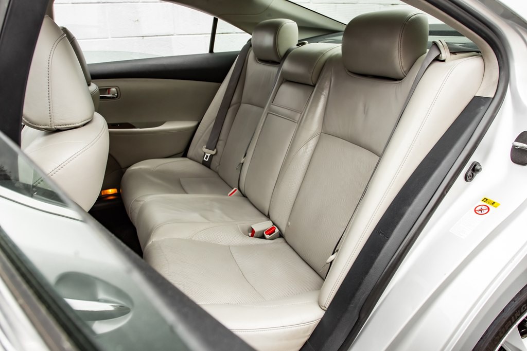 2012 Lexus ES Image 24