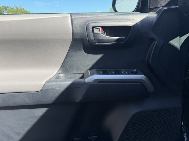 2016 Toyota Tacoma Image 12