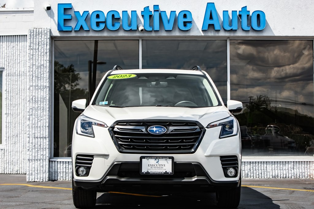 2023 Subaru Forester Image 2