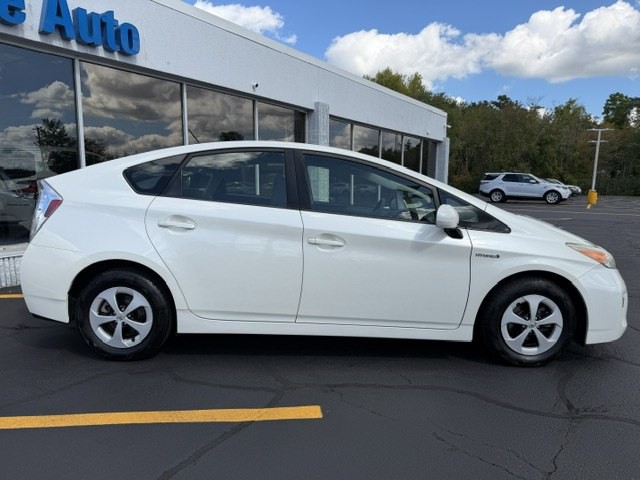 2014 Toyota Prius Image 2