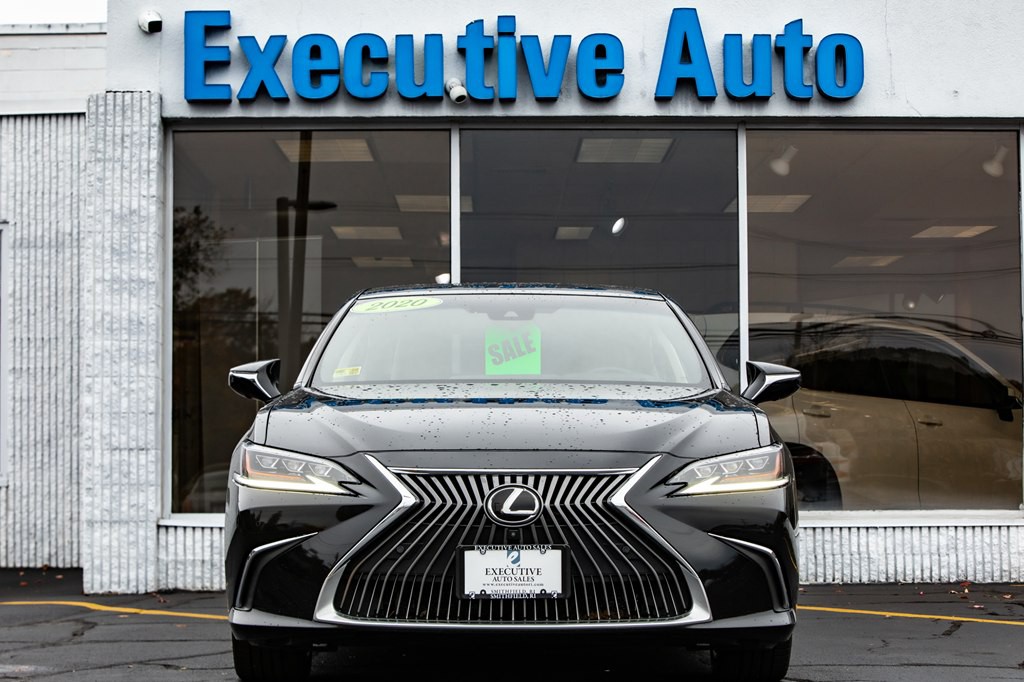 2020 Lexus ES Image 2