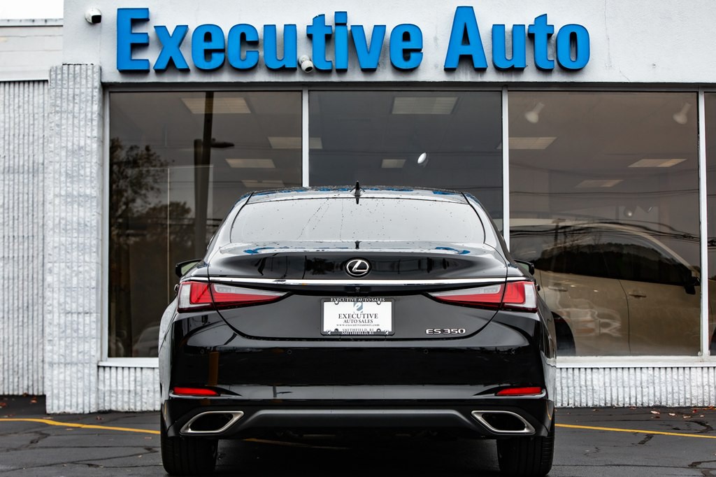 2020 Lexus ES Image 6