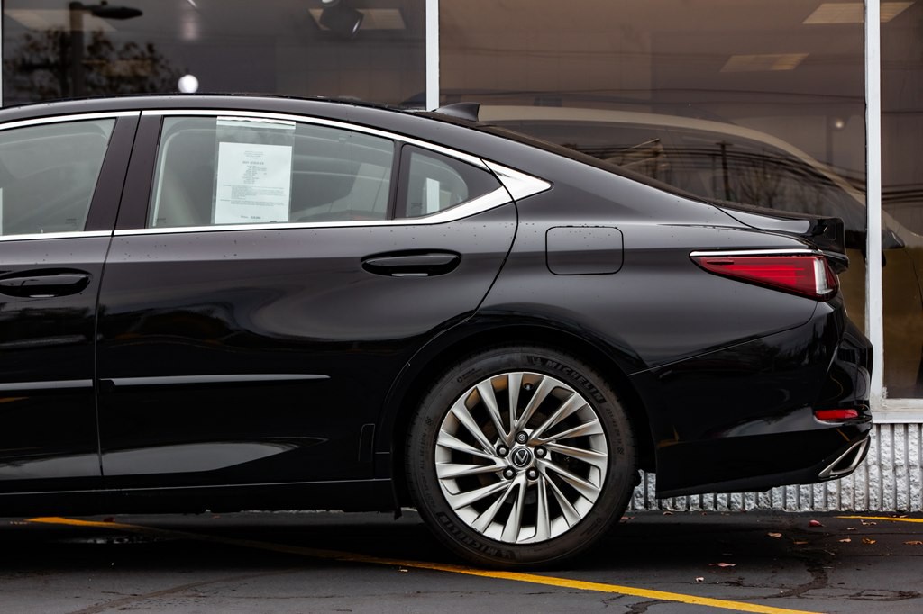 2020 Lexus ES Image 10