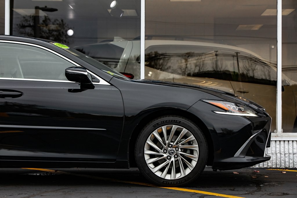 2020 Lexus ES Image 12