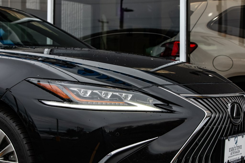 2020 Lexus ES Image 15