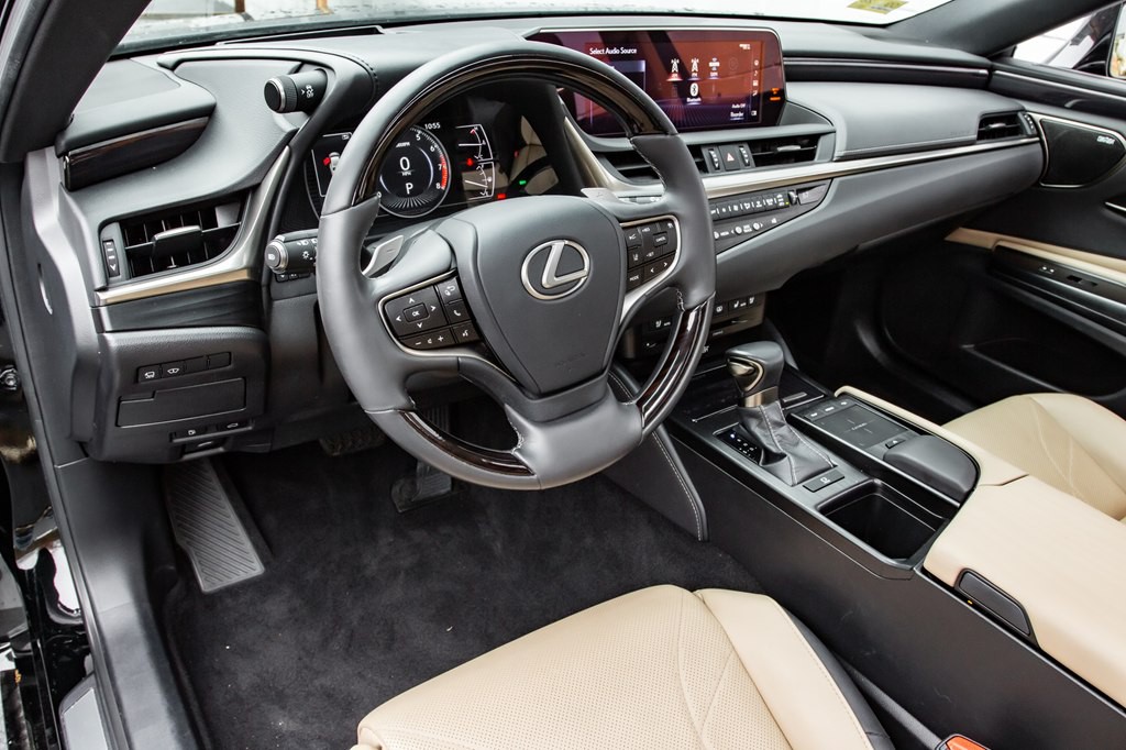 2020 Lexus ES Image 17