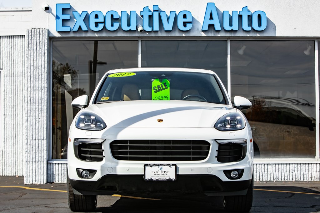 2017 Porsche Cayenne Image 2