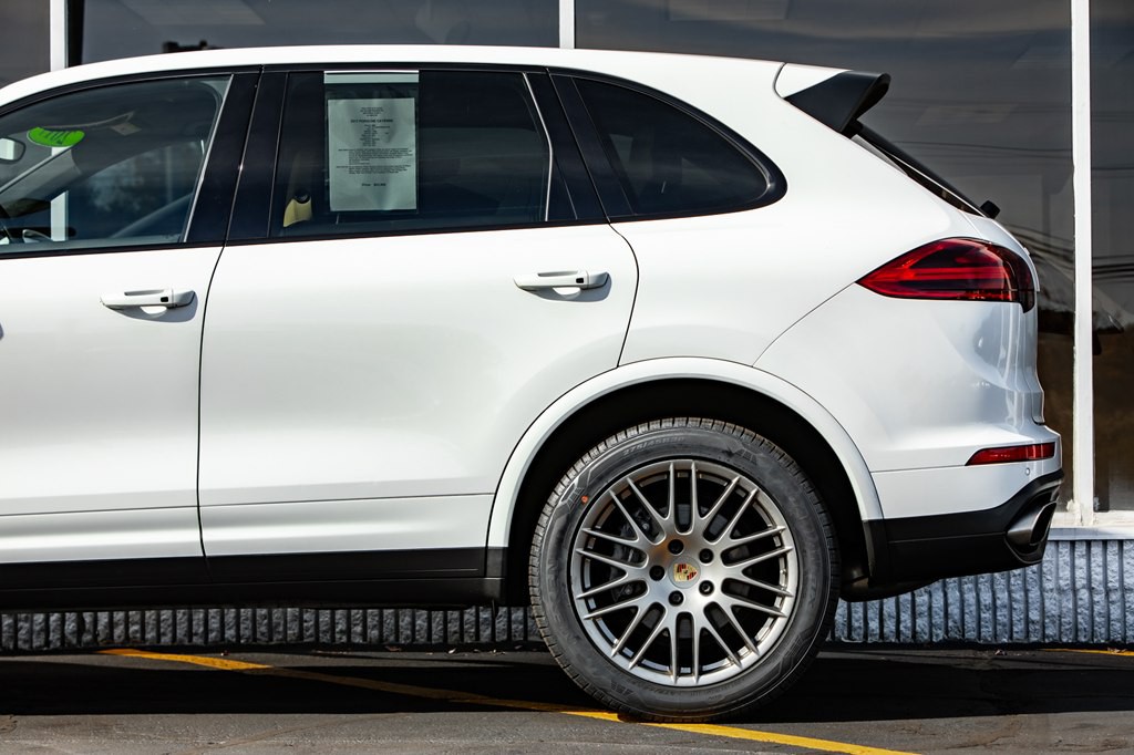2017 Porsche Cayenne Image 12